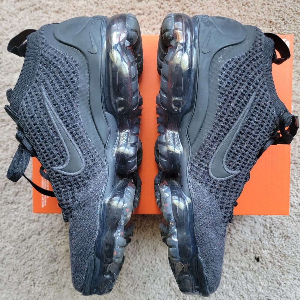 Vapormax youth size 7 women size 8